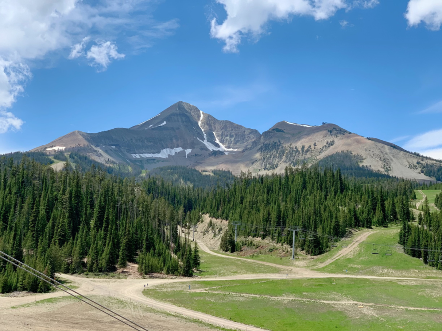 An image depicting the trail Deer Creek to Deer Lake Trail and its surrounding area.