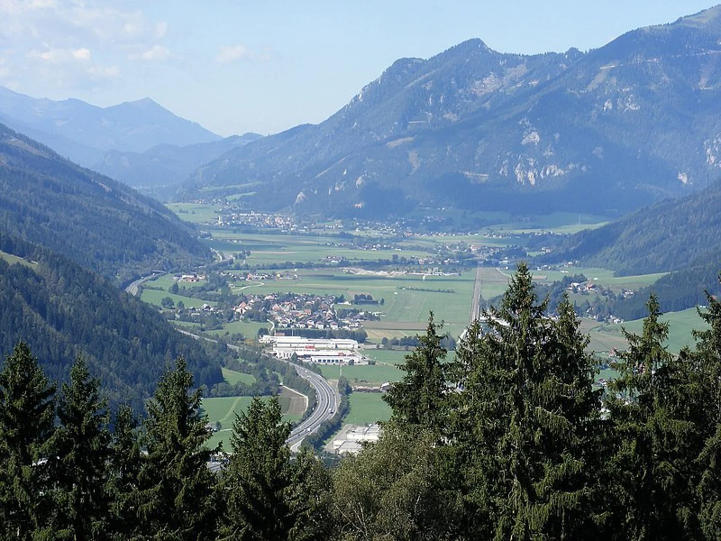 An image depicting the trail Kammern im Liesingtal to the Gößeck at Reiting and its surrounding area.