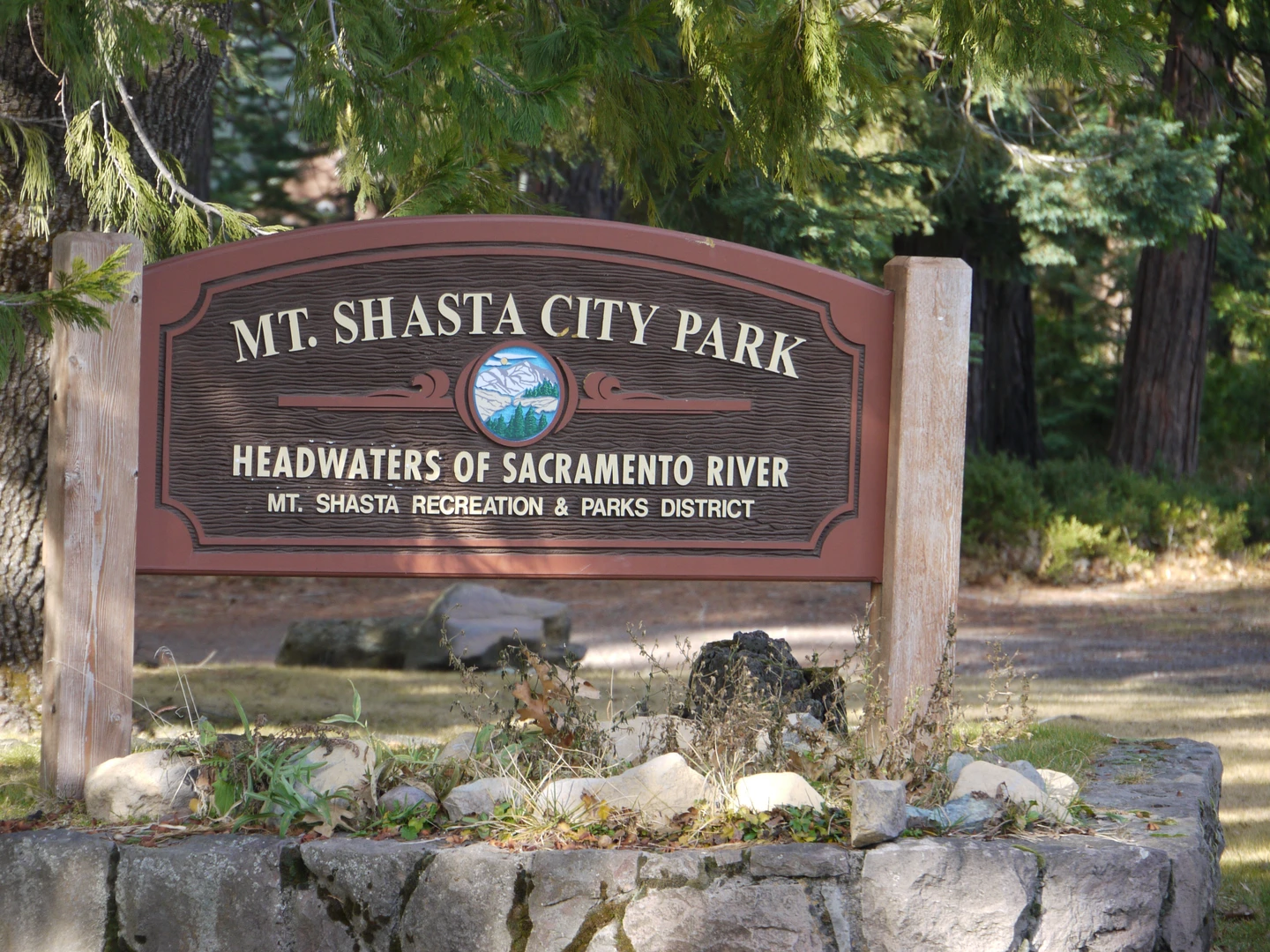 An image depicting the trail Mount Shasta City Park Walk and its surrounding area.
