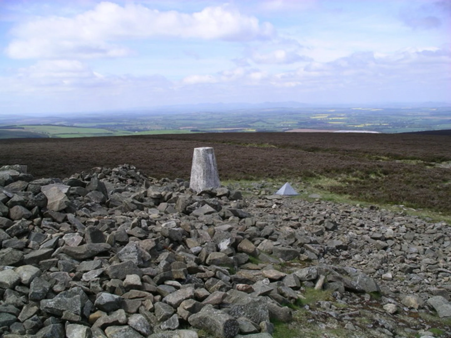 An image depicting the trail Lammer Law Loop via Hope Reservoir and its surrounding area.