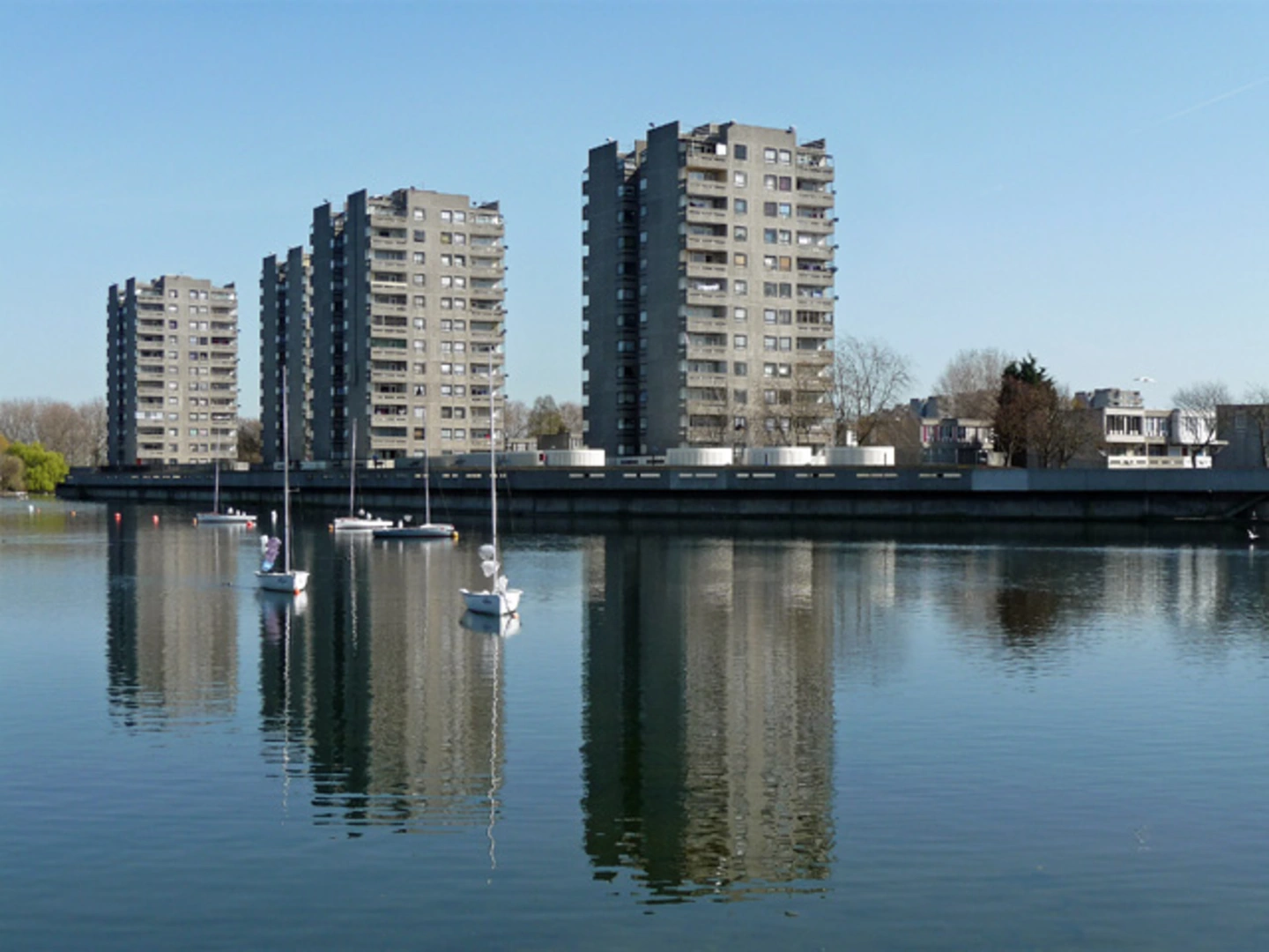 An image depicting the trail Southmere Park via The Ridgeway and its surrounding area.