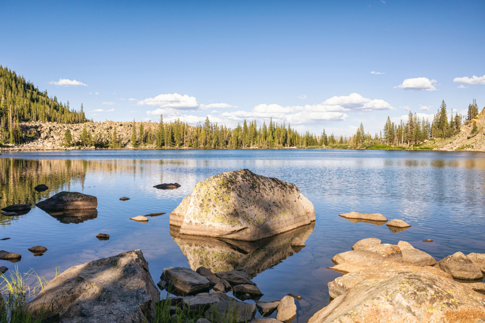 An image depicting the trail Salmon Lake via Gore Range Trail and its surrounding area.