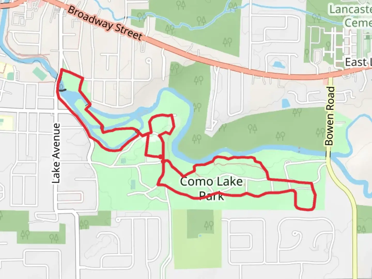 An image depicting the trail Como Lake Park Loop Trail and its surrounding area.