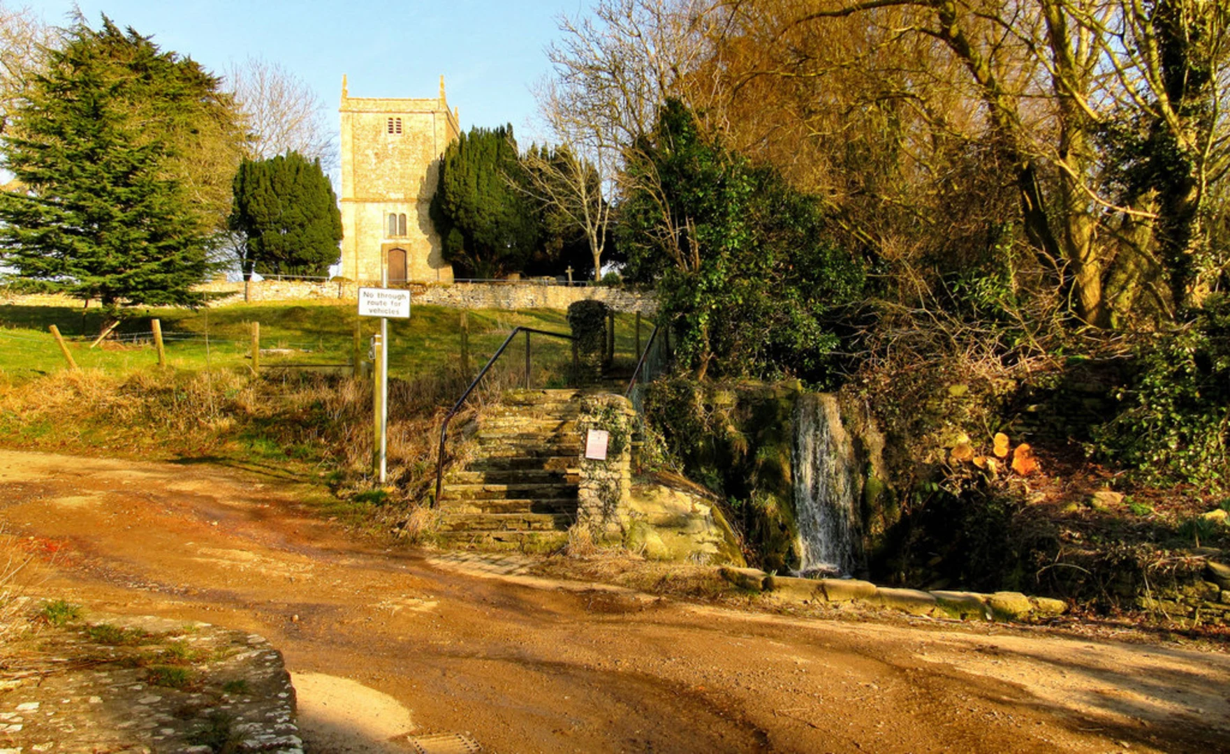 An image depicting the trail North Stoke and Pipley Wood and its surrounding area.