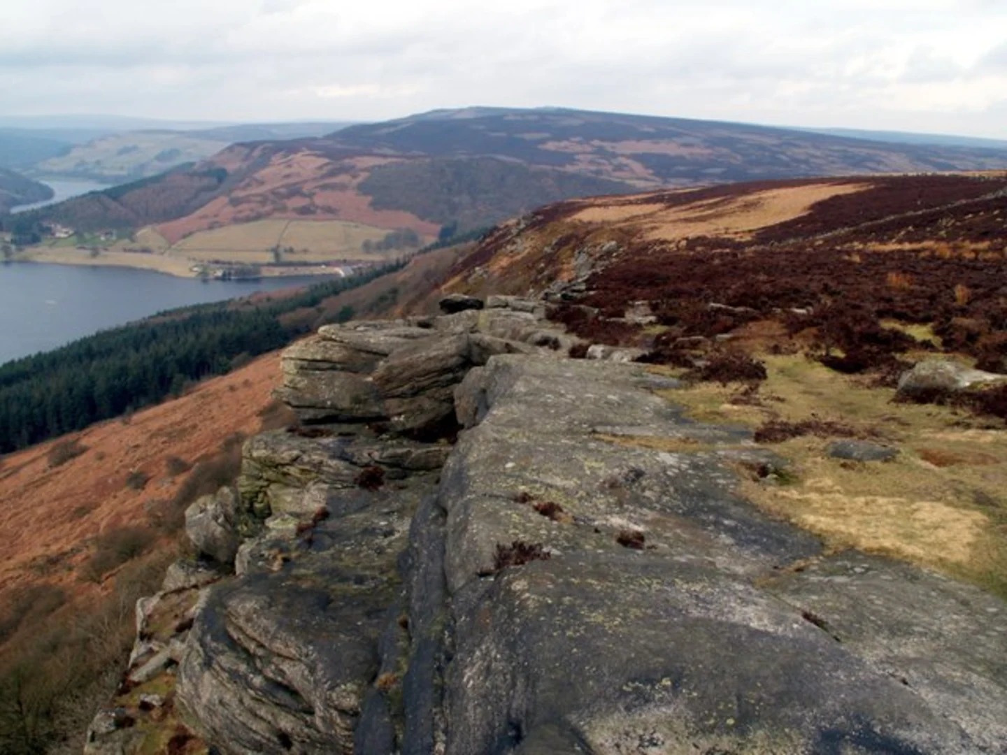 An image depicting the trail Yorkshire Bridge, Bamford and Thornhill Loop and its surrounding area.
