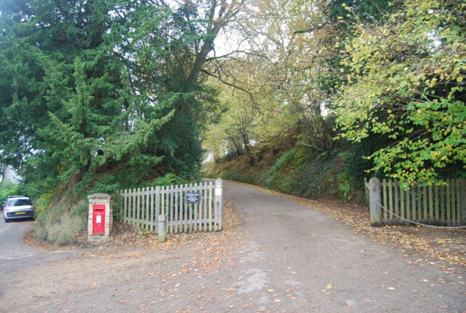 An image depicting the trail Jockey's Wood and Withyham Country Park Loop and its surrounding area.