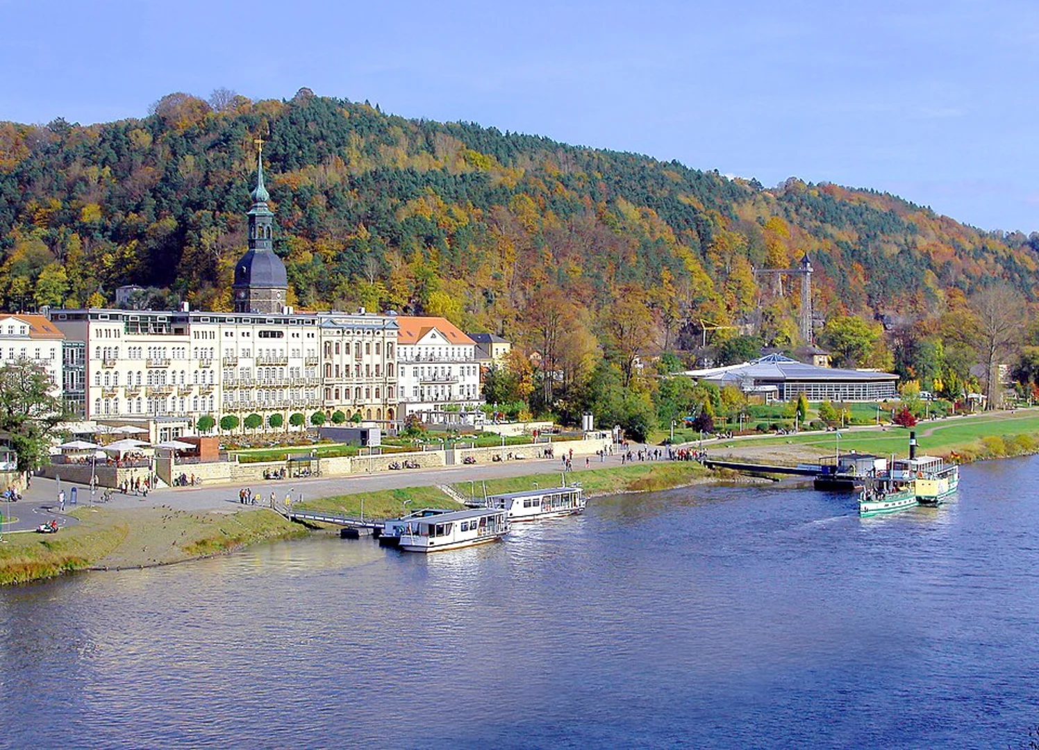 An image depicting the trail Bad Schandau to Beuthenfall via Elbe, Vergessener Kegel and Gruener Strich and its surrounding area.