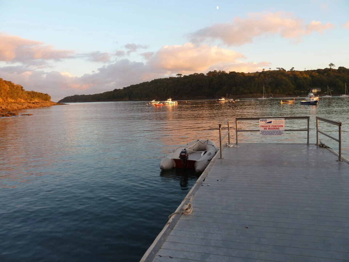 An image depicting the trail Helford River Walk and its surrounding area.