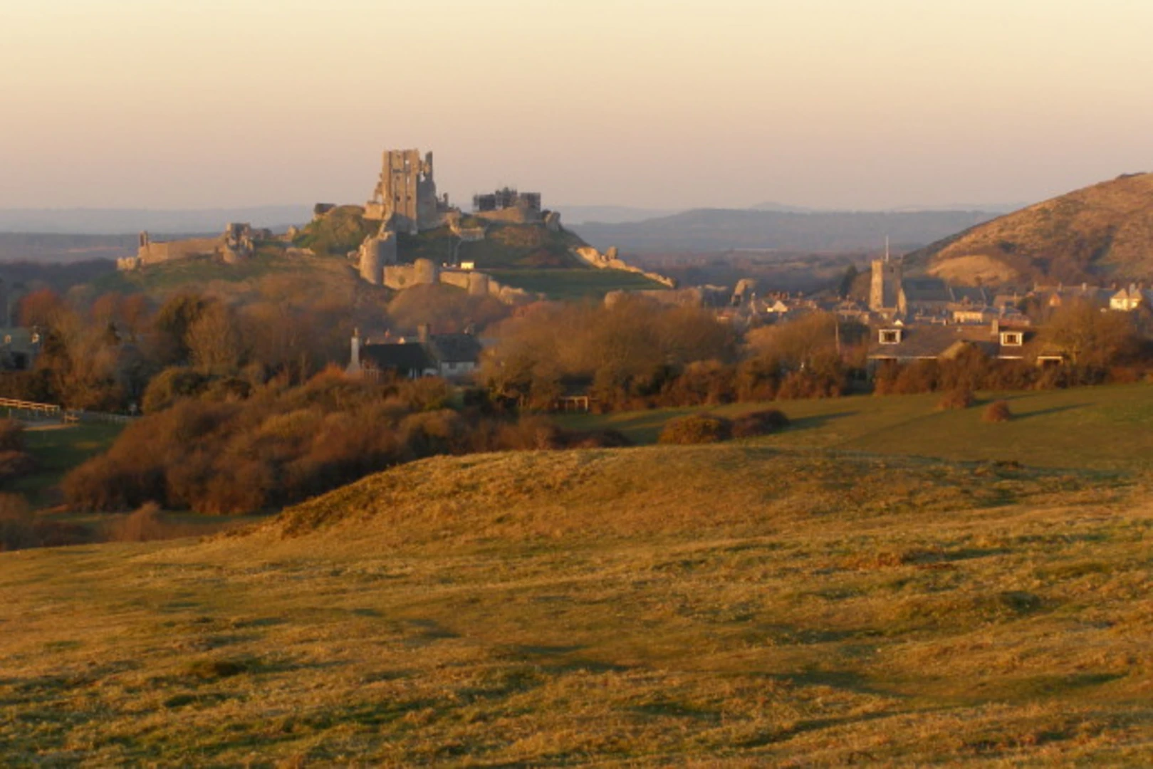 An image depicting the trail Kingston to Corfe Castle Walk and its surrounding area.