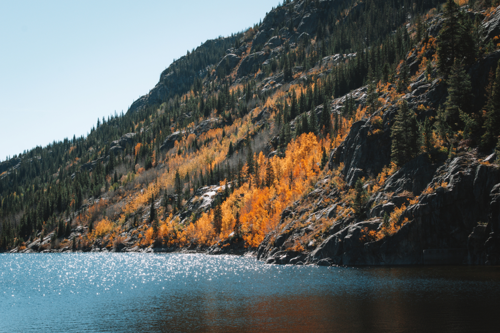 An image depicting the trail Lonesome Lake Trail and its surrounding area.