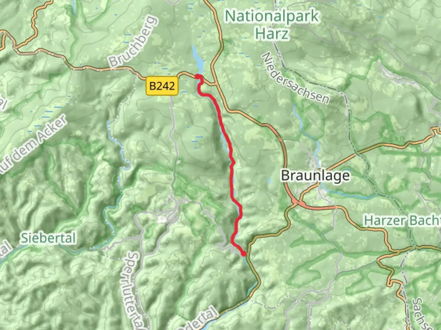 An image depicting the trail Huehnerbruehe Graben to Oderhaus via Harzklub Weg and its surrounding area.