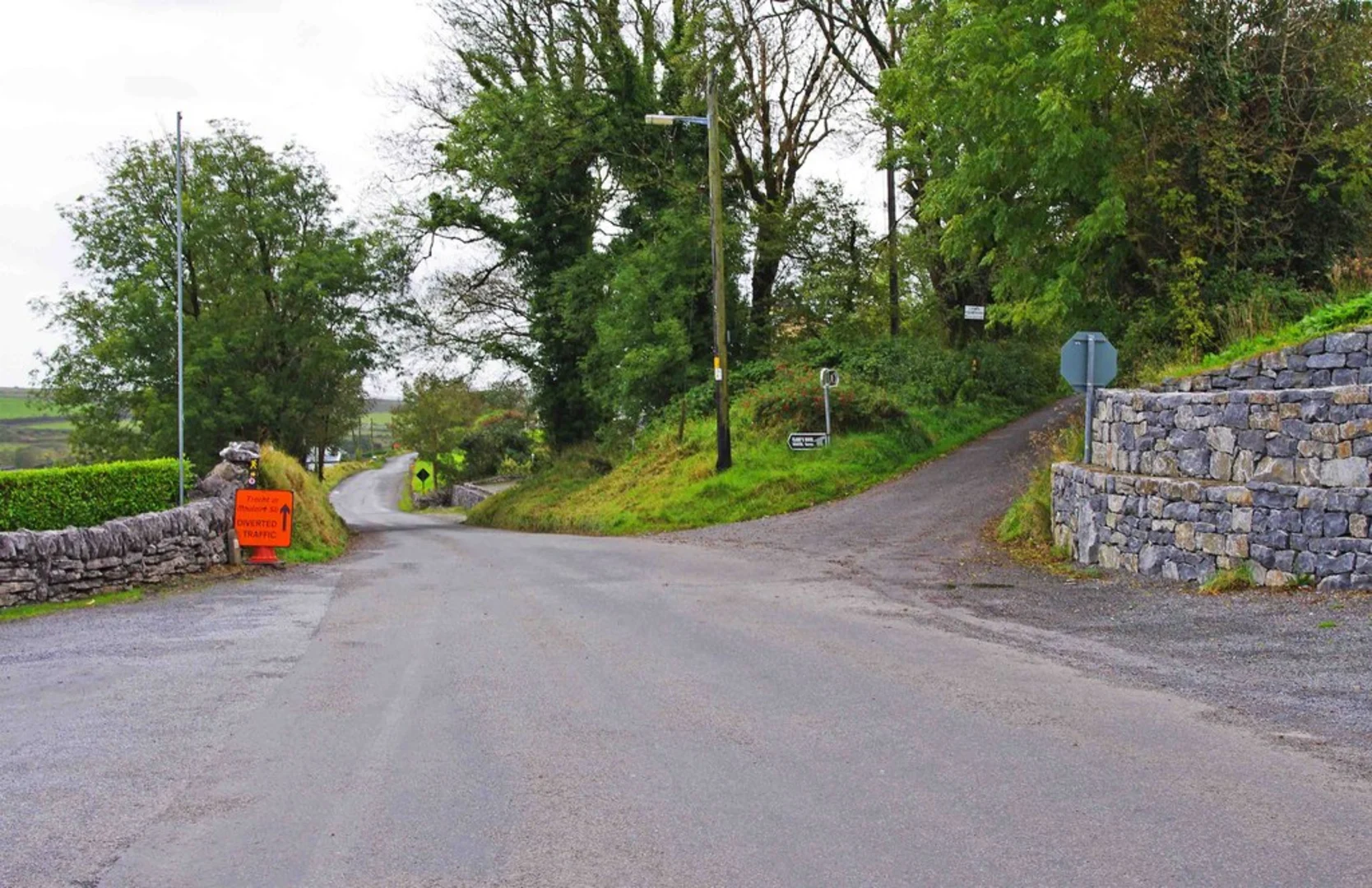An image depicting the trail Carran Turlough Loop and its surrounding area.