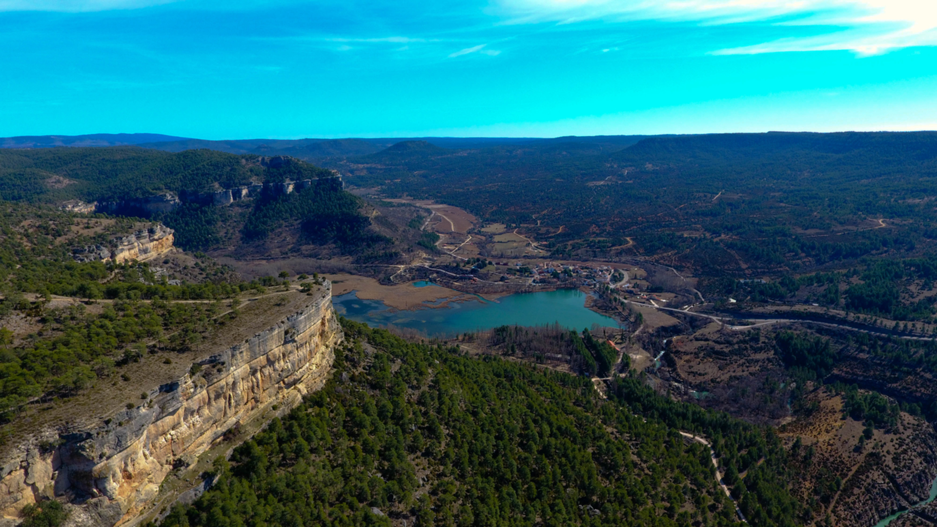 An image depicting the trail The Escaleron and the Raya PR CU 37 and its surrounding area.