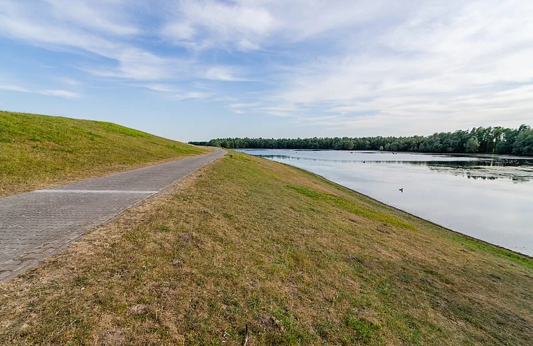 Staubecken Heimbach and Tosbecken Bank Loop