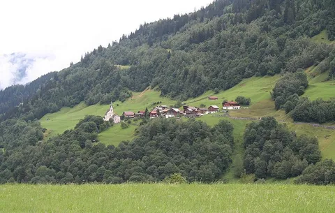 An image depicting the trail Curaglia - Medel to Disentis and its surrounding area.