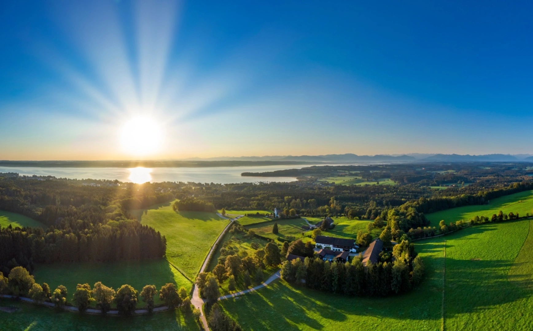 An image depicting the trail King Ludwig's Way and its surrounding area.