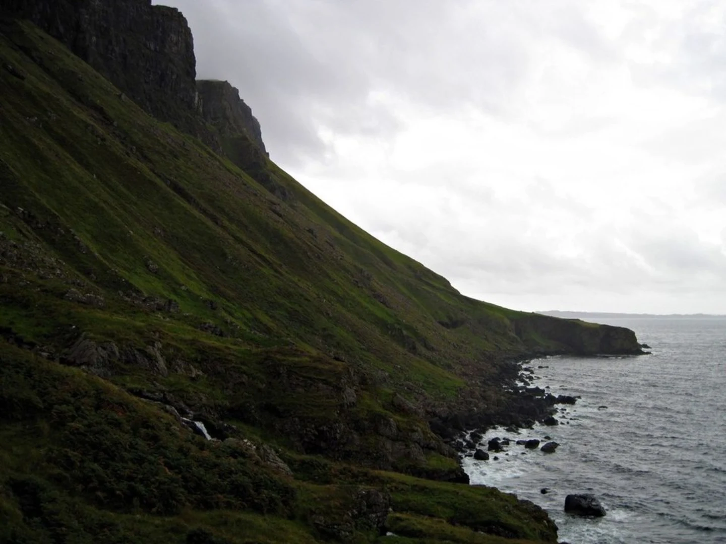 An image depicting the trail Fossil Tree via Ardmeanach Peninsula Walk and its surrounding area.