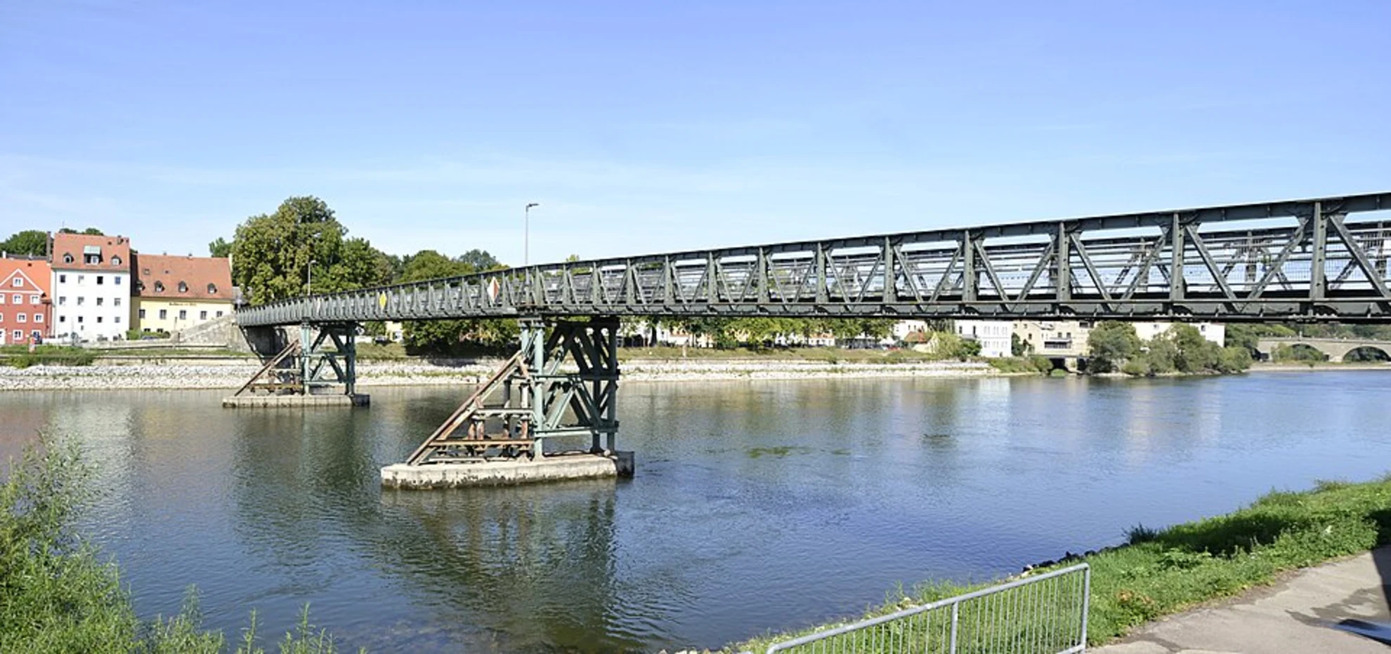 An image depicting the trail Eiserner Steg via Goetheweg and its surrounding area.