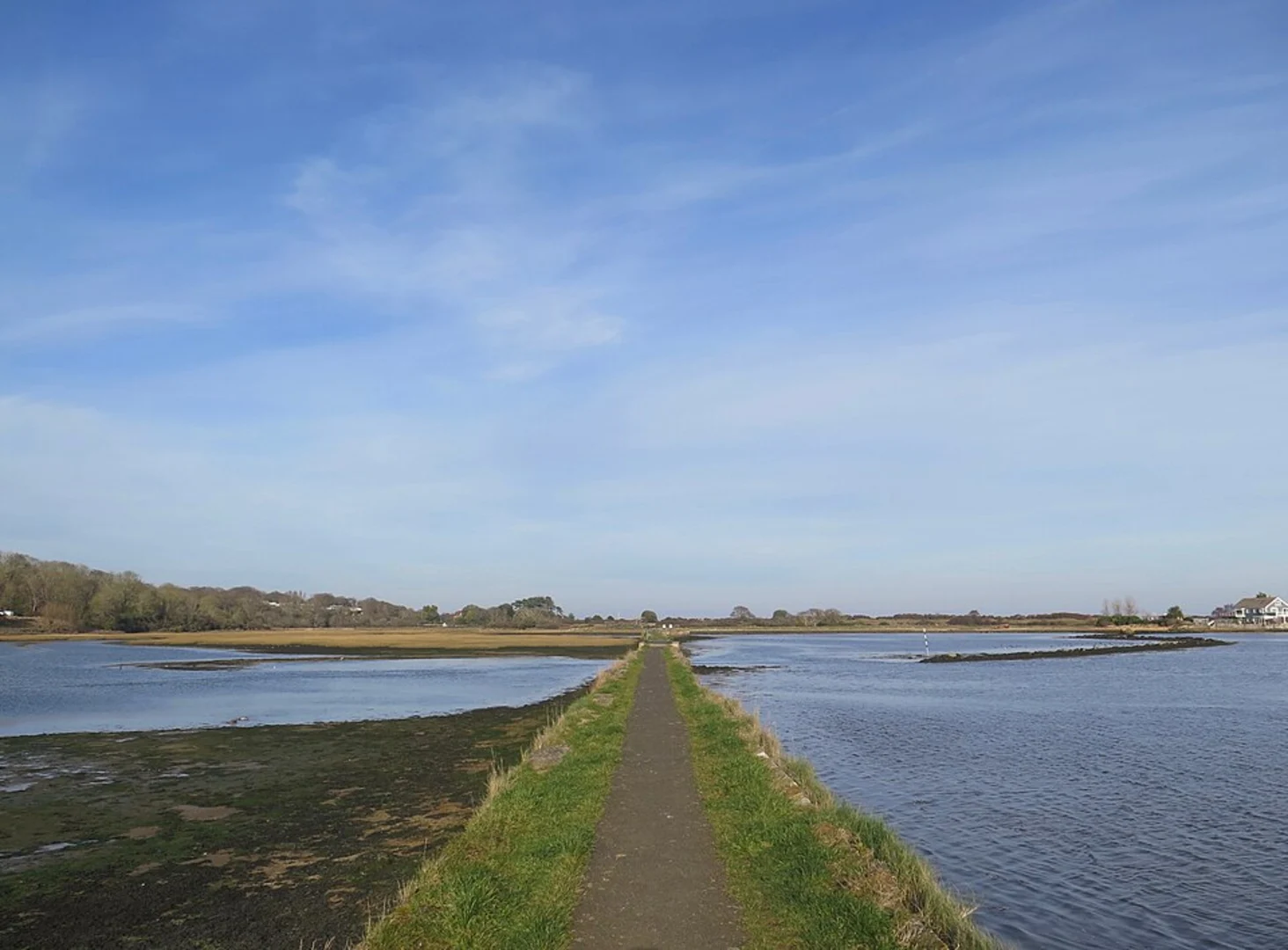 An image depicting the trail Bembridge to Newport Walk and its surrounding area.