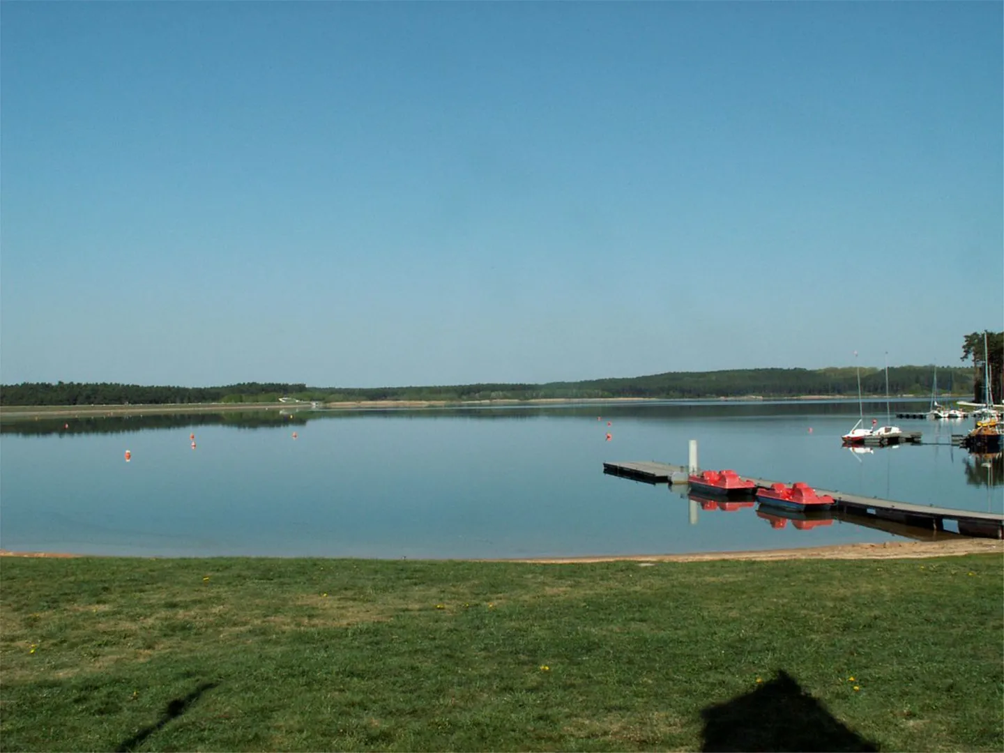 An image depicting the trail Rothsee Rundweg and its surrounding area.