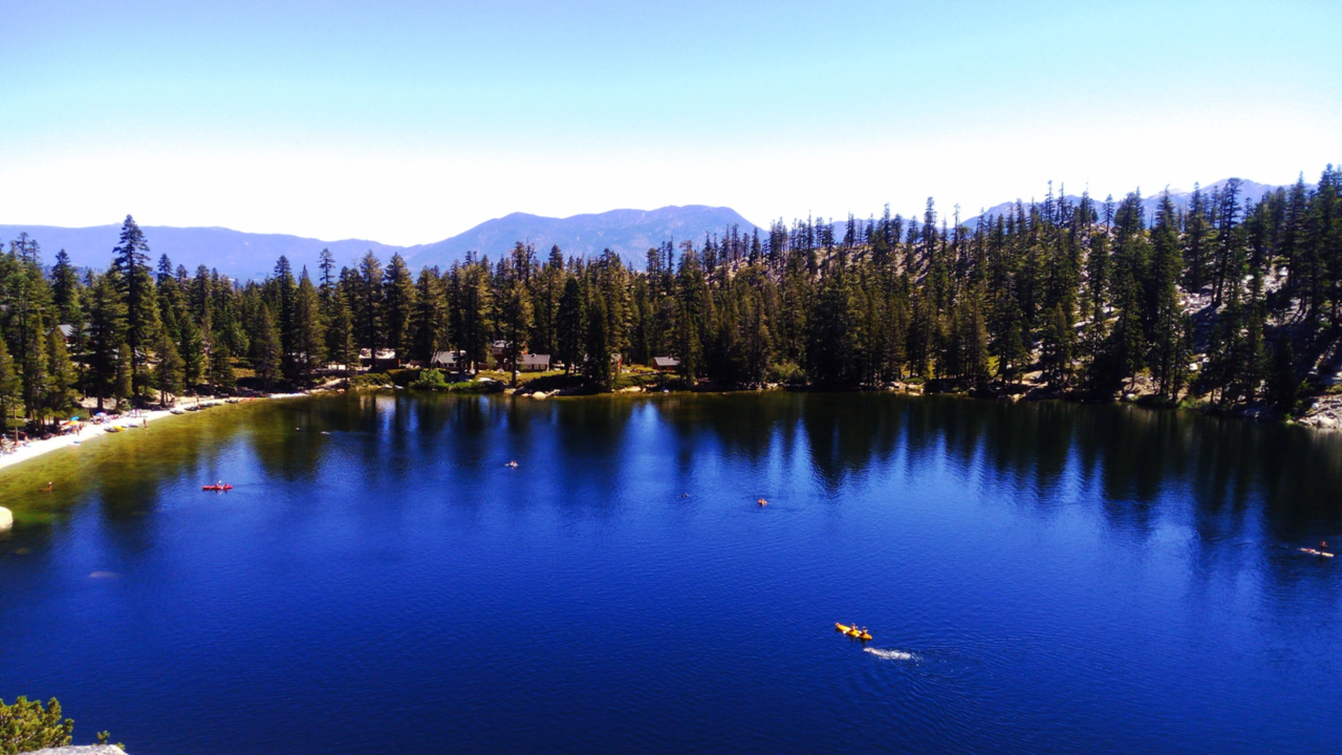An image depicting the trail Arnold Rim Trail and its surrounding area.