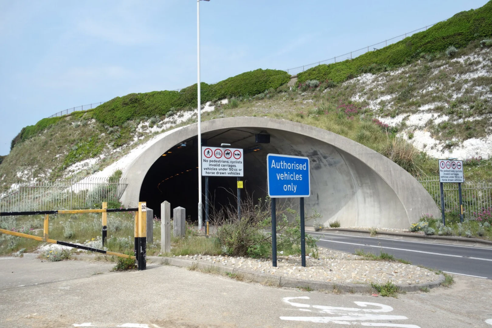 An image depicting the trail West Cliff and Pegwell Bay Country Park Walk and its surrounding area.