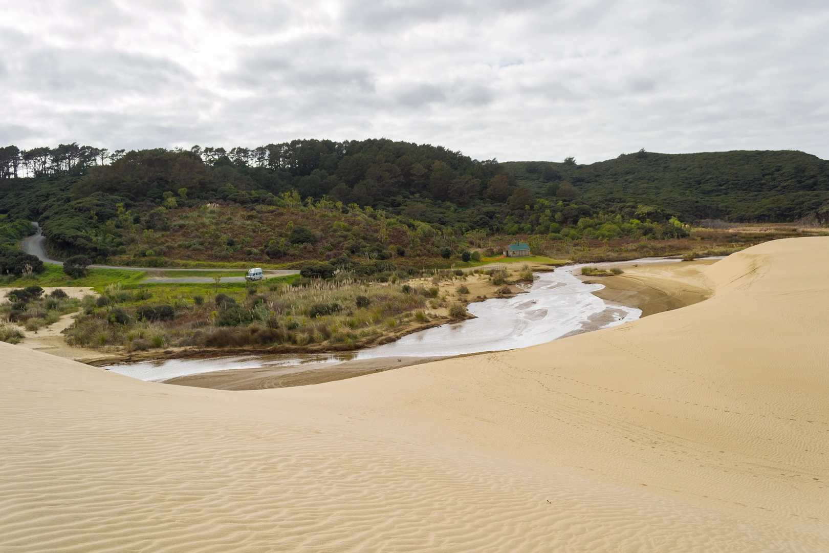 An image depicting the trail Te Paki Stream to Scott Point and its surrounding area.