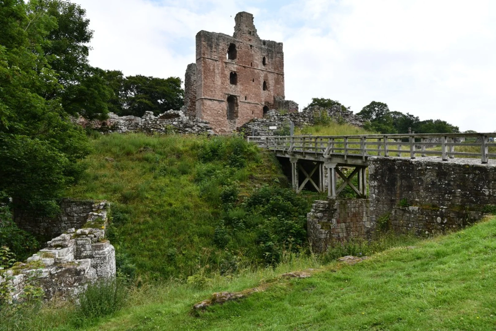 An image depicting the trail Mean high Water Springs and Green Hill and its surrounding area.