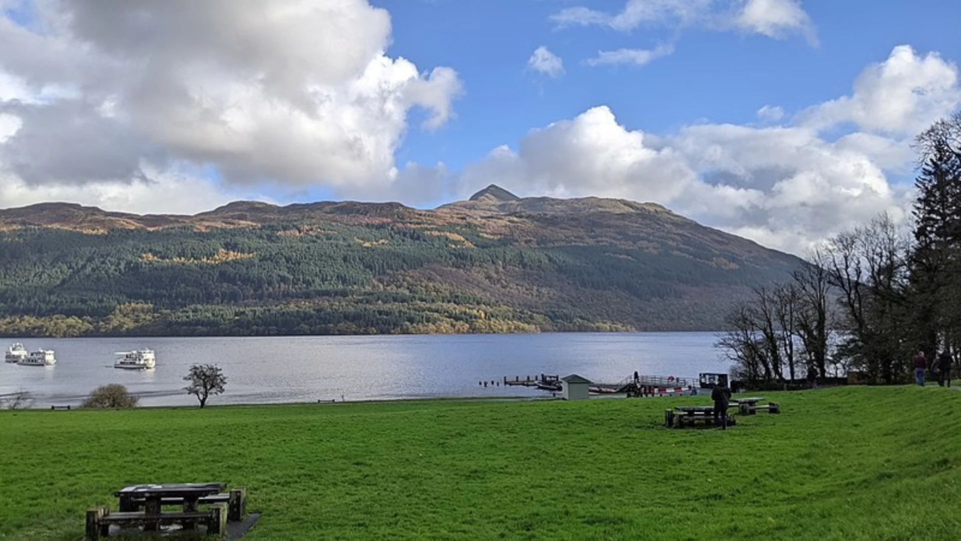 An image depicting the trail Cruach Tairbeirt Loop from Tarbet and its surrounding area.