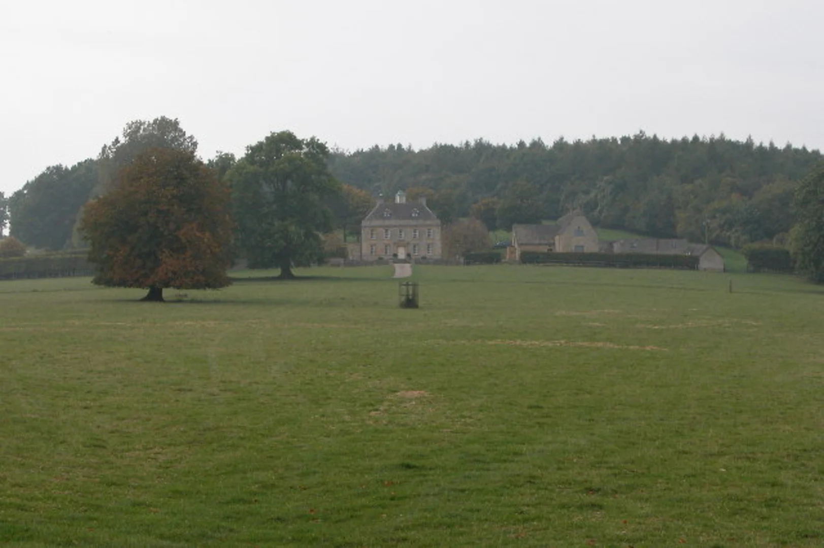 An image depicting the trail Guiting Power and Temple Guiting Walk and its surrounding area.