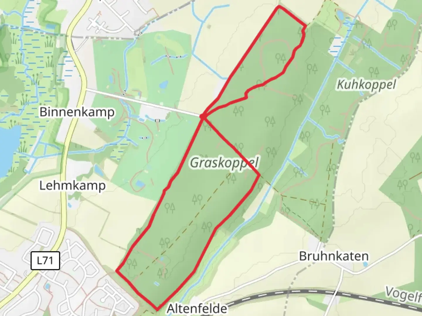 An image depicting the trail Altenfelde and Graskoppel Loop via Binnenkamp and its surrounding area.