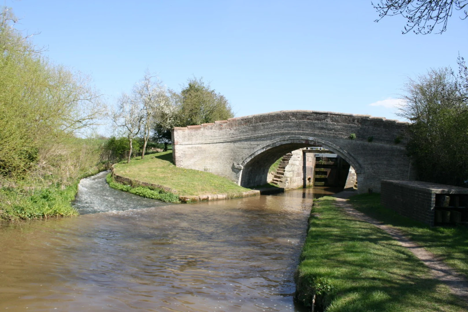 An image depicting the trail Sandstone Trail, Eddisbury Way and Two Saints Way and its surrounding area.
