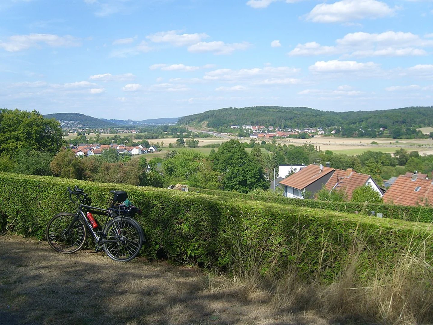An image depicting the trail Strumpfweg and Altenberg - Marburg and its surrounding area.