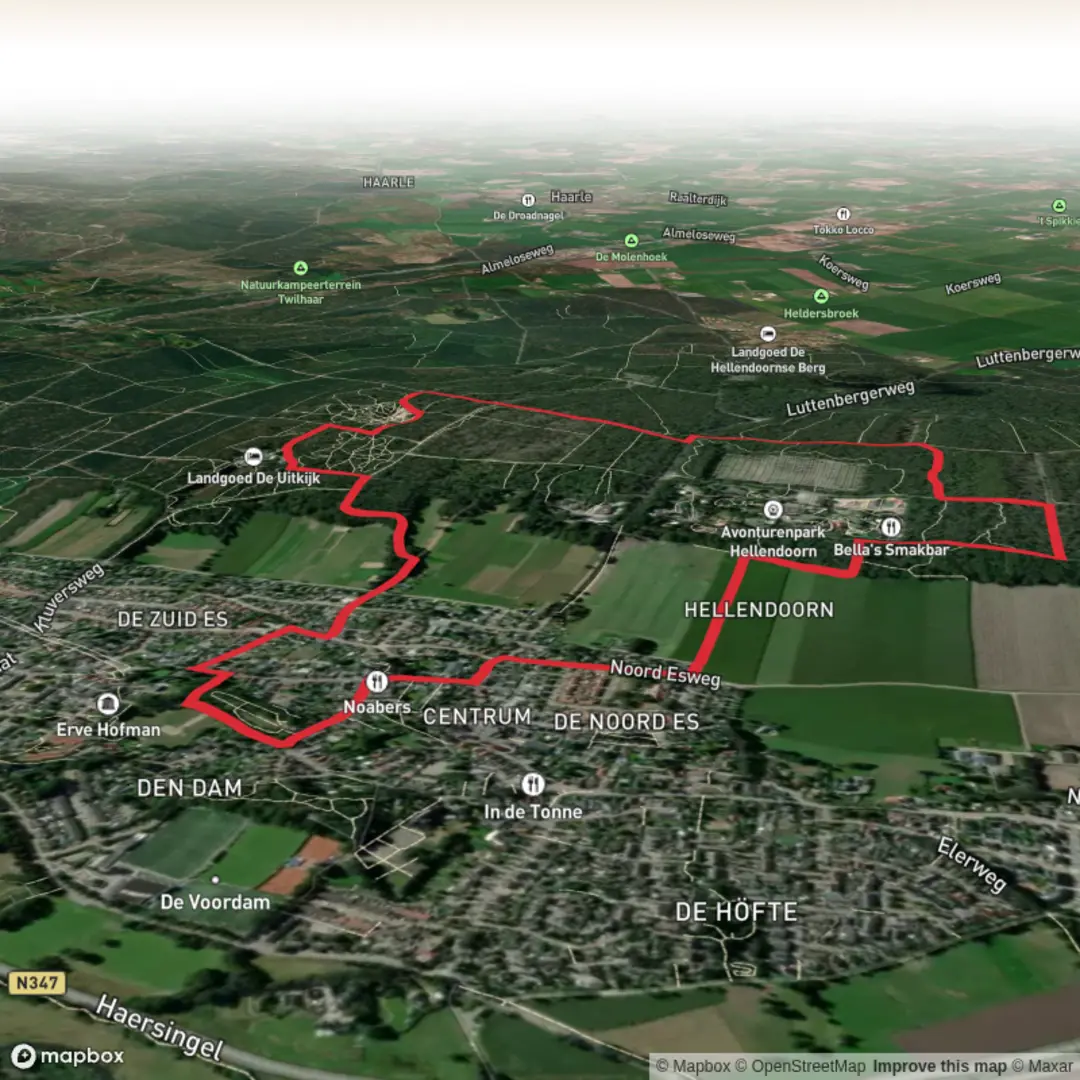 An image depicting the trail Stoepaars and Avonturenpark Hellendoorn Loop and its surrounding area.