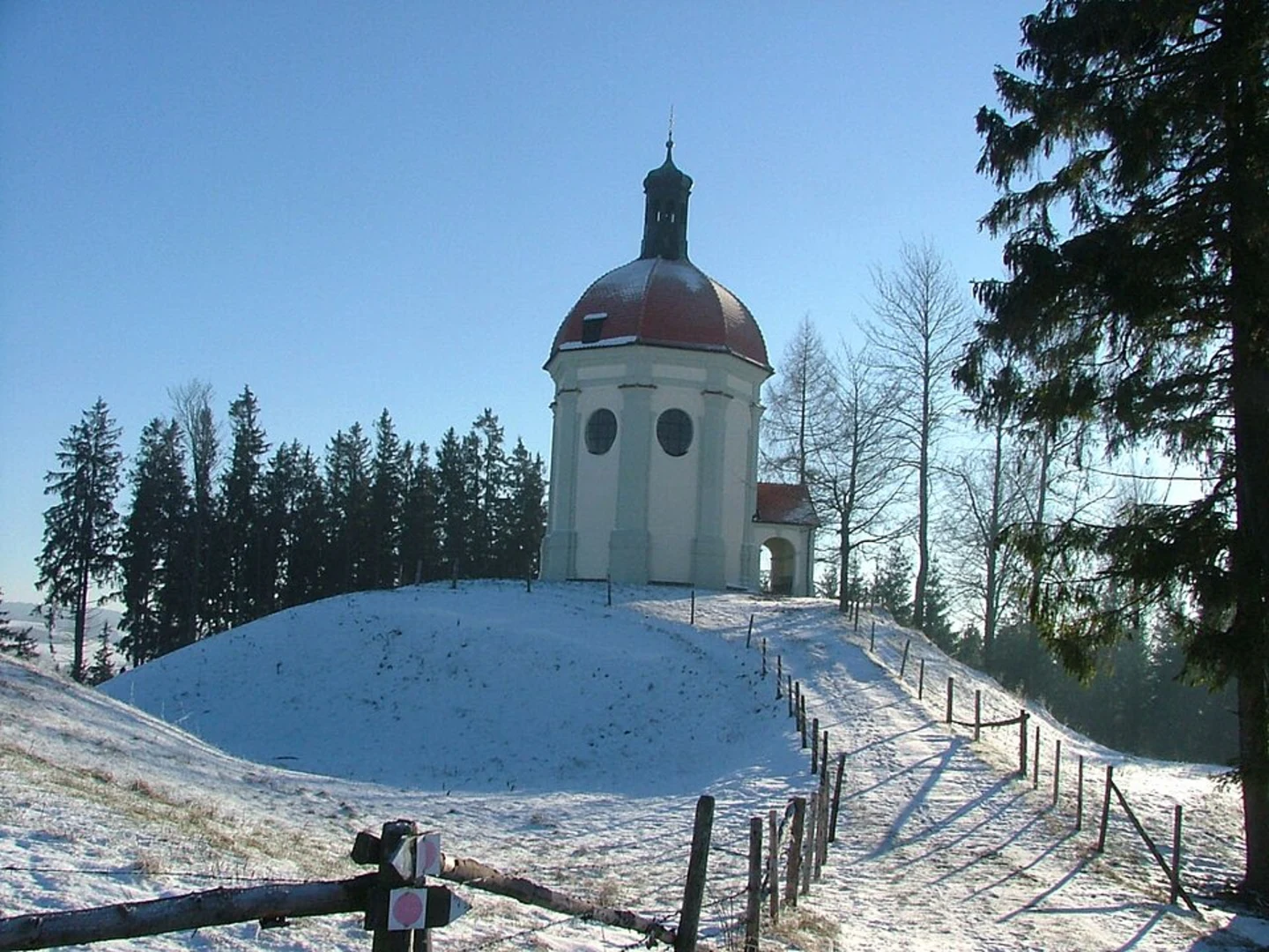 An image depicting the trail Burgstall Buschelkapelle Loop and its surrounding area.