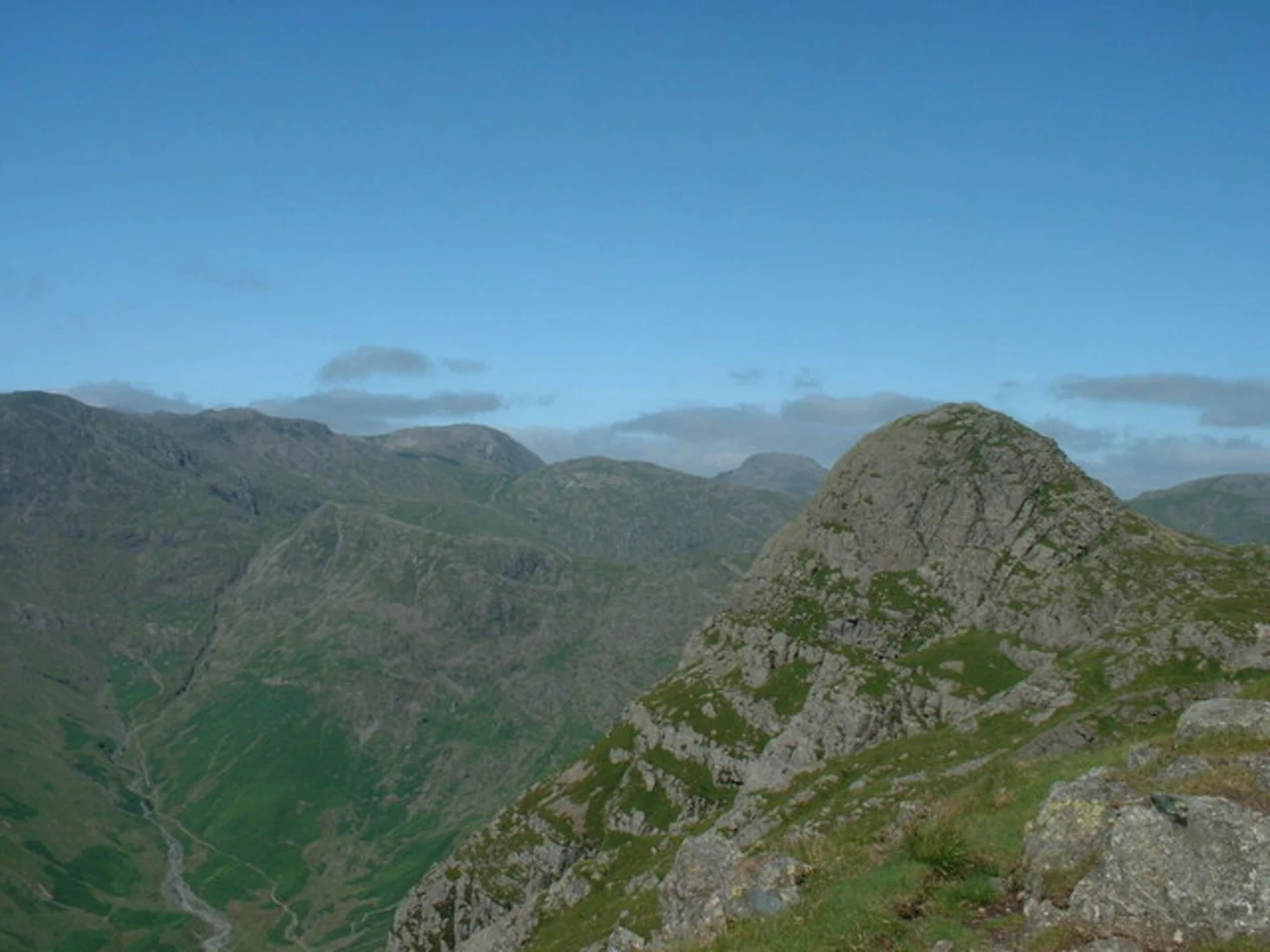 An image depicting the trail Pike of Stickle, Thunacar Knott, High Raise, Sergeant Man and Stickle Tarn Loop and its surrounding area.