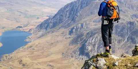An image depicting the trail Tryfan and Llyn Ogwen from The Ogwen Valley and its surrounding area.