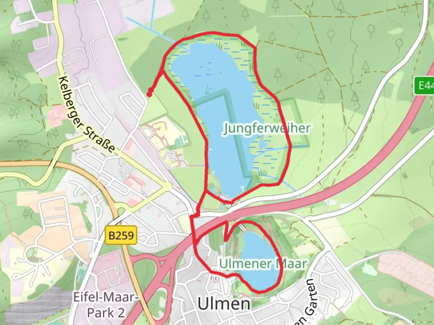 An image depicting the trail Jungferweiher and Ulmener Maar via Vulkanweg and its surrounding area.