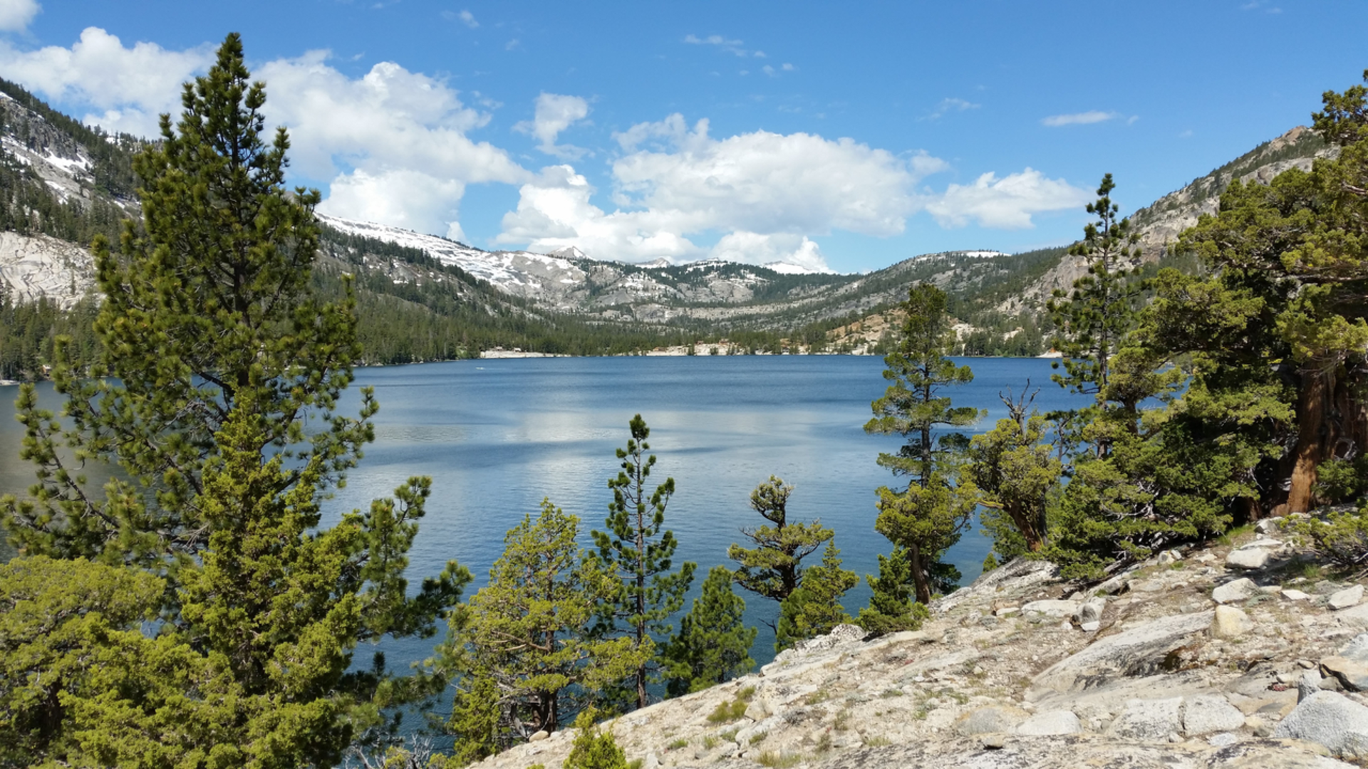 An image depicting the trail Grass Lake via Lily Lake Trail and its surrounding area.
