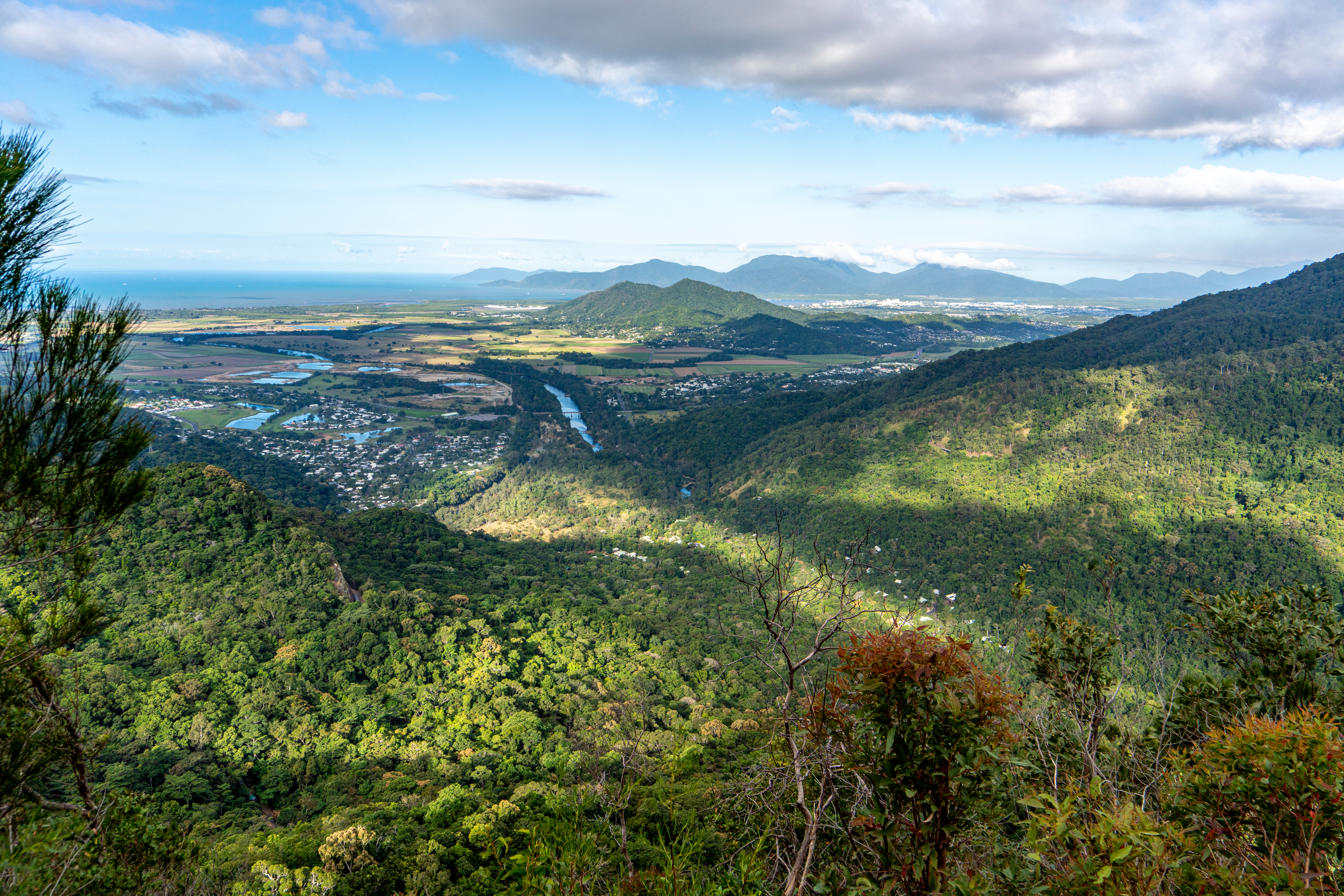 An image depicting the trail Barron Gorge National Park and its surrounding area.