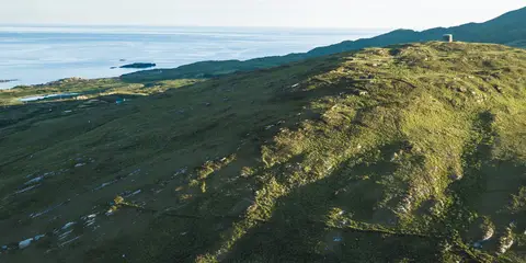 An image depicting the trail Bere Island - Ardnakinna - West Island Loop and its surrounding area.