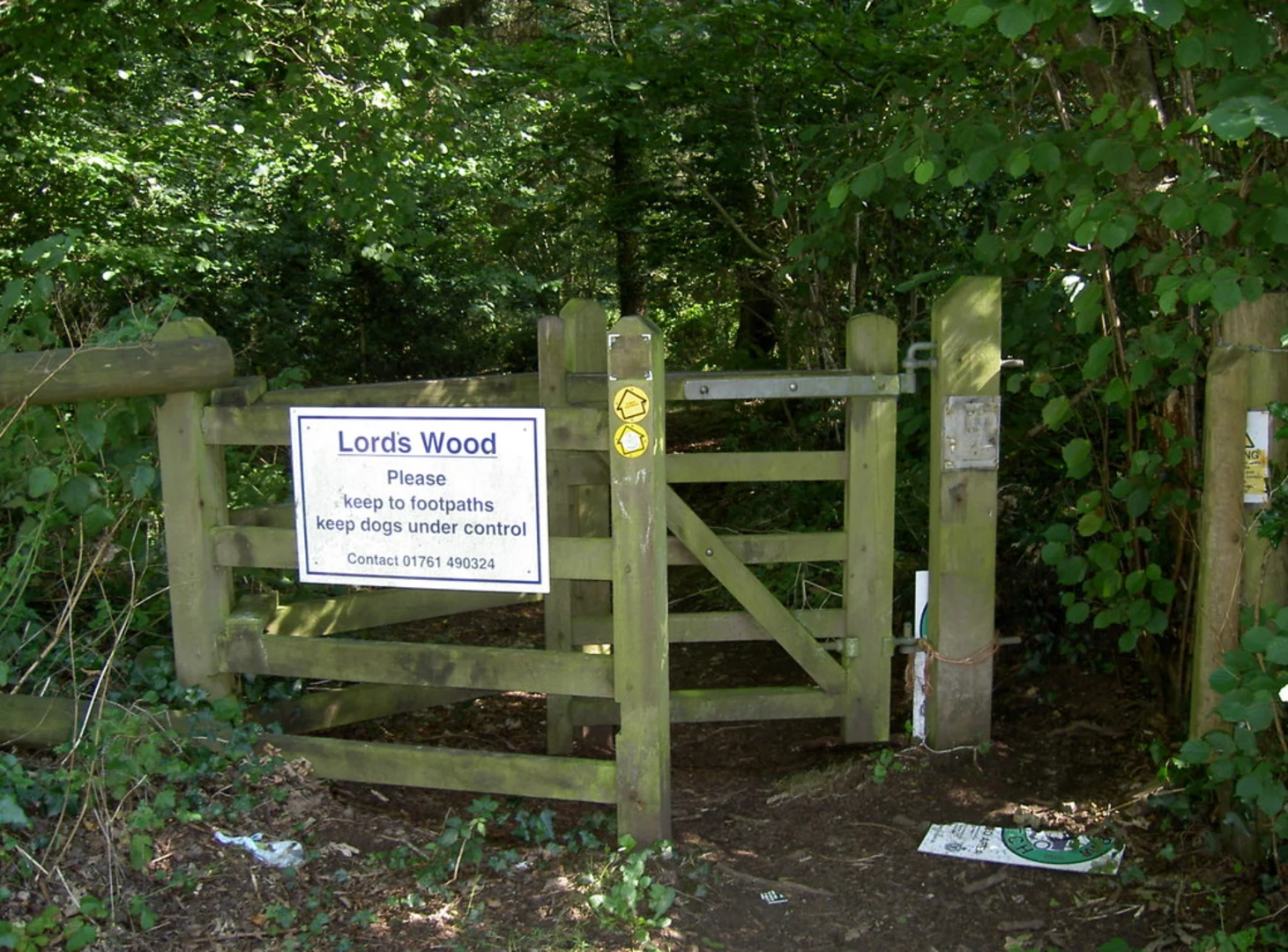 An image depicting the trail Lord's Wood Walk and its surrounding area.