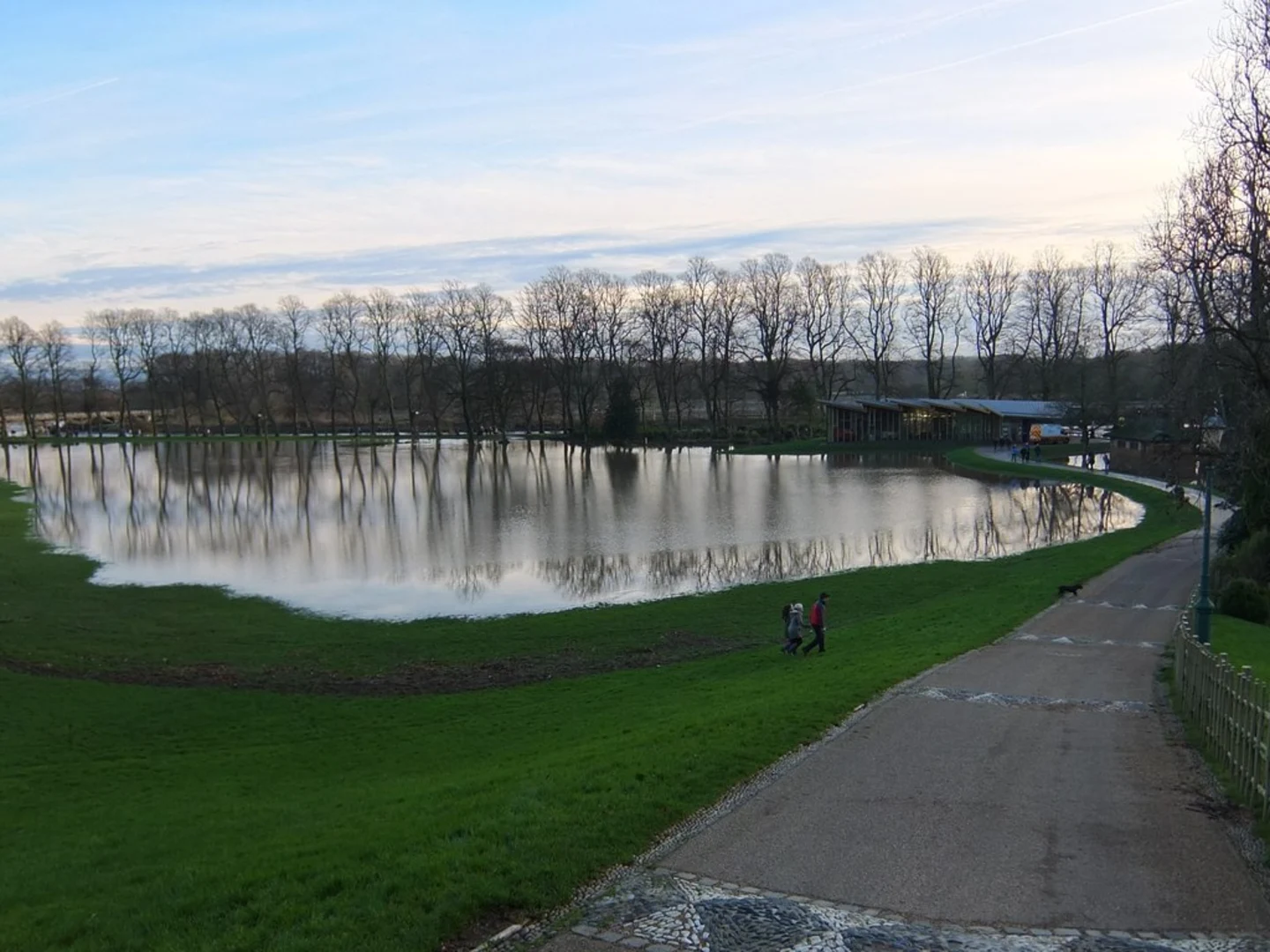 An image depicting the trail Avenham Park and Penwortham New Bridge via River Ribble and its surrounding area.