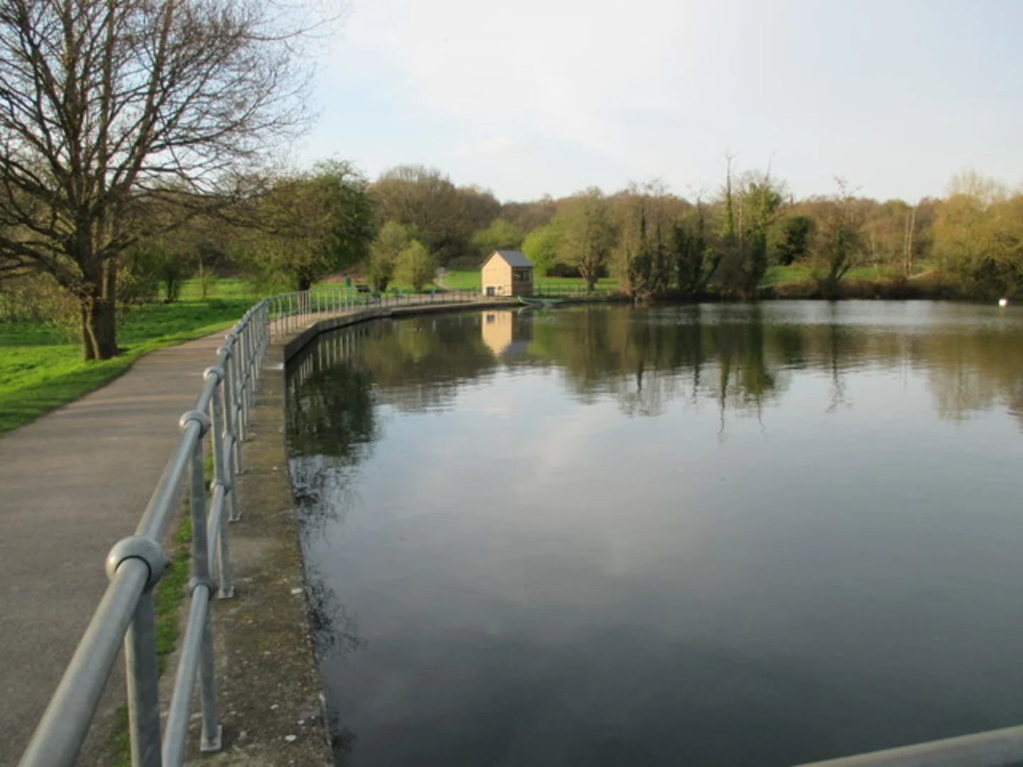 An image depicting the trail Redhill and Earlswood Common Loop and its surrounding area.