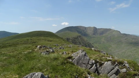 An image depicting the trail Broaghnabinnia, Stumpa Duloigh and Knocknabreeda and its surrounding area.