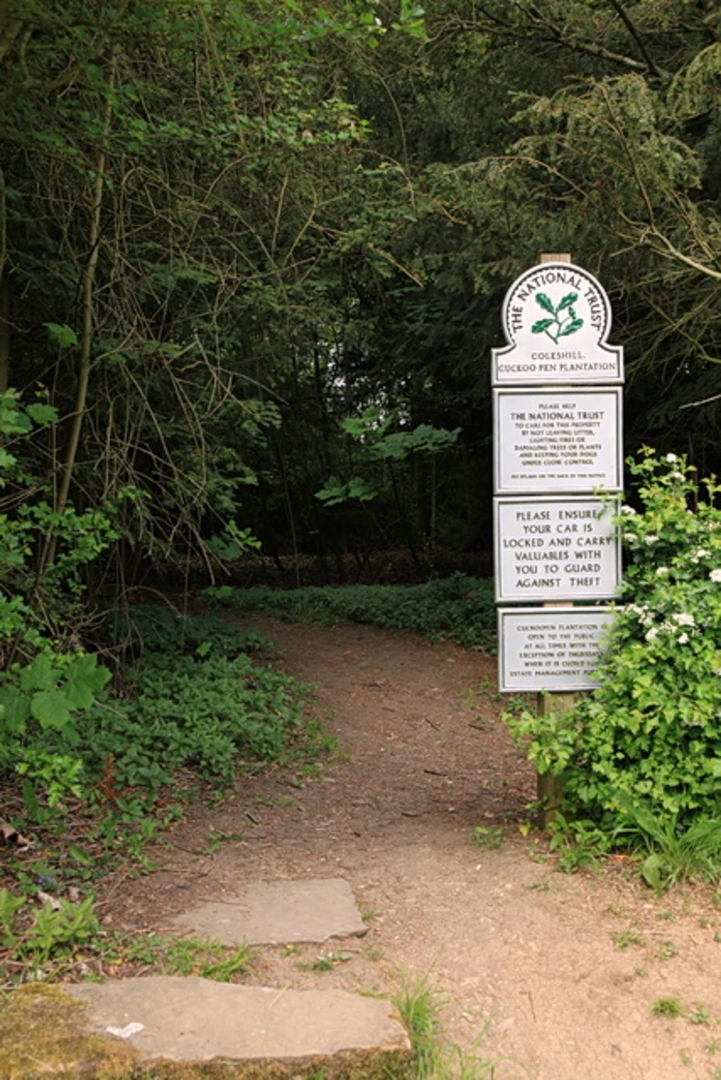 An image depicting the trail Little London Wood, Aston Wood and Grove Wood Loop and its surrounding area.