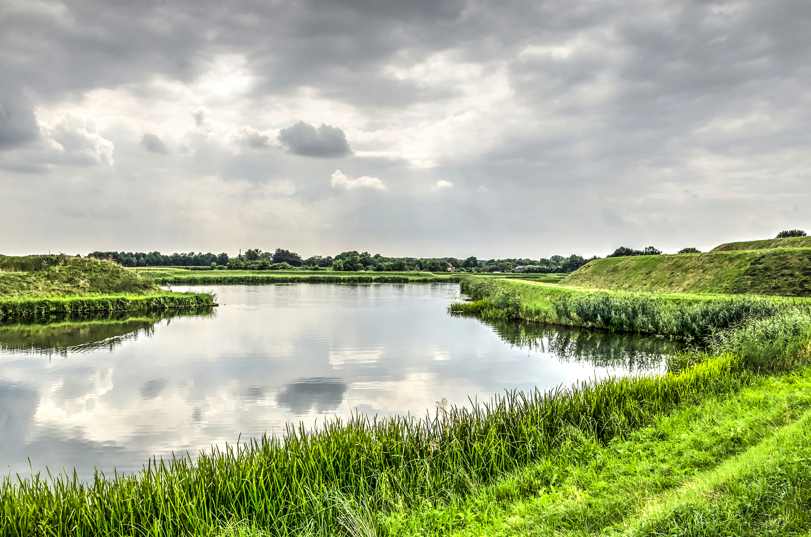 An image depicting the trail Binnenduinen and Kelderbosch Loop and its surrounding area.
