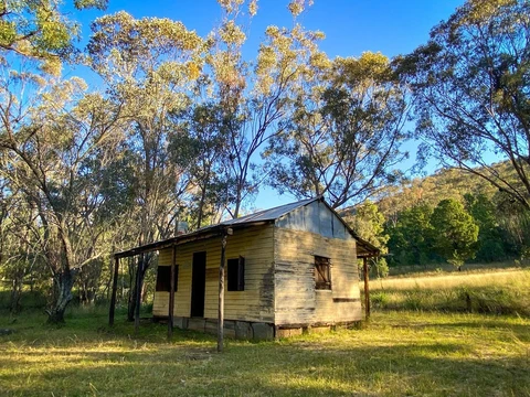 Scutts Hut and Kurrawonga Falls Walk