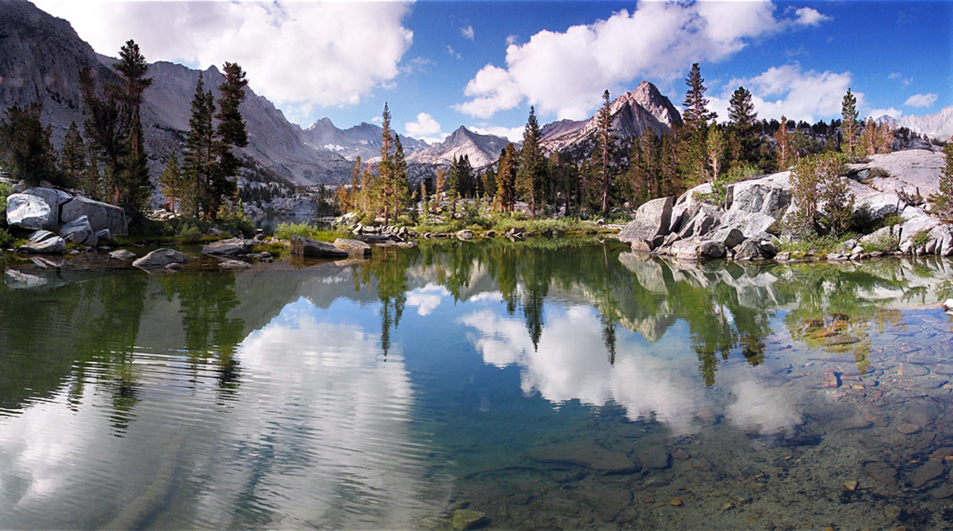 An image depicting the trail Donkey, Sabrina and Blue Lakes via Sabrina Basin Trail and its surrounding area.