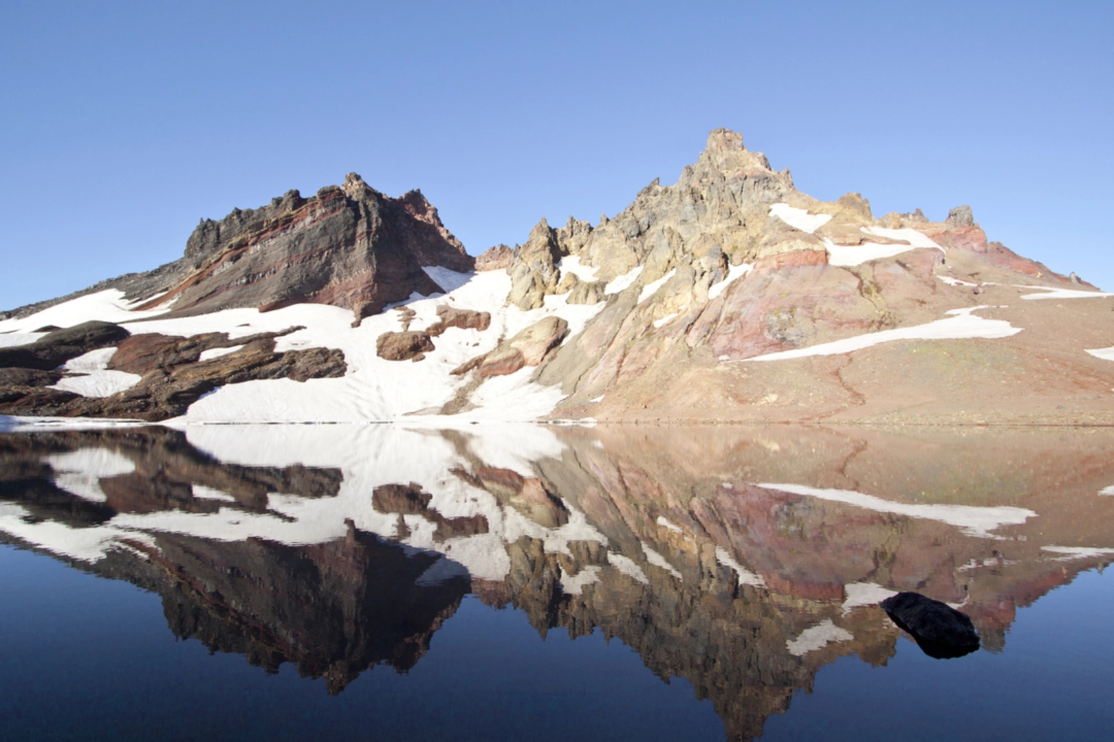 An image depicting the trail Moraine Lake via Elk Devil's Trail and its surrounding area.